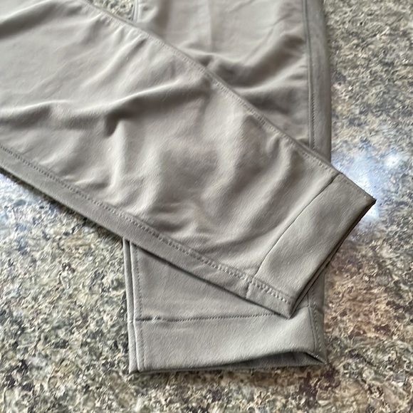 The North face joggers / hiking leggings in Army Green - Picture 6 of 9